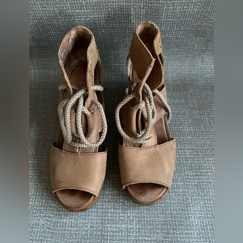 Sorel Joanie II Lace Wedge Sandal Size 7.5 Camel Taupe Leather Open Toe Lace-Up - Picture 9 of 14